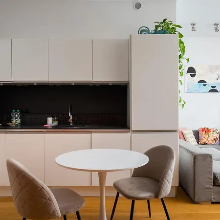 Wilanow Urban Chic By Bookinghost Daire *