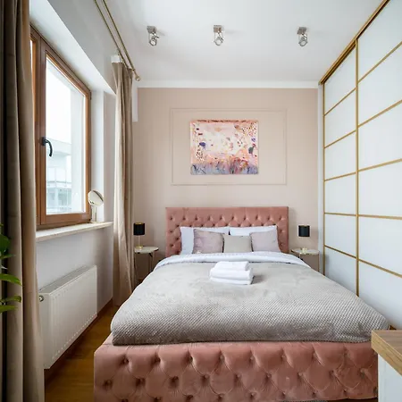 Wilanow Urban Chic By Bookinghost *