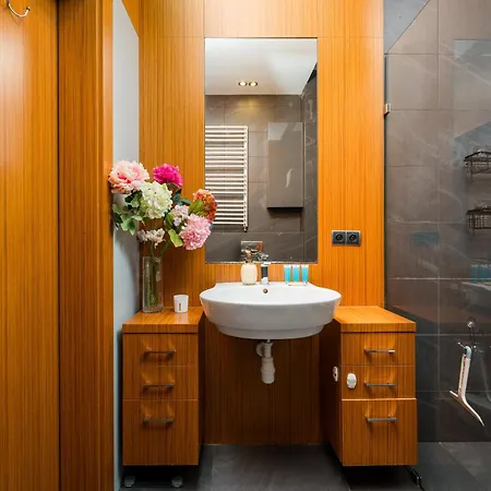 Wilanow Urban Chic By Bookinghost *