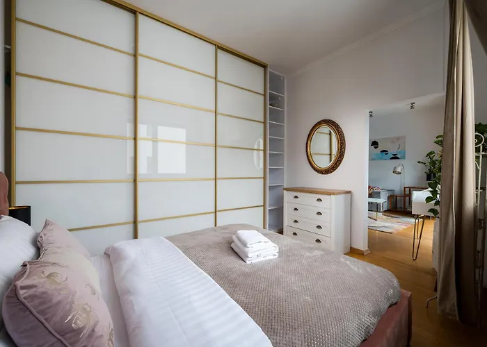 Wilanow Urban Chic By Bookinghost *